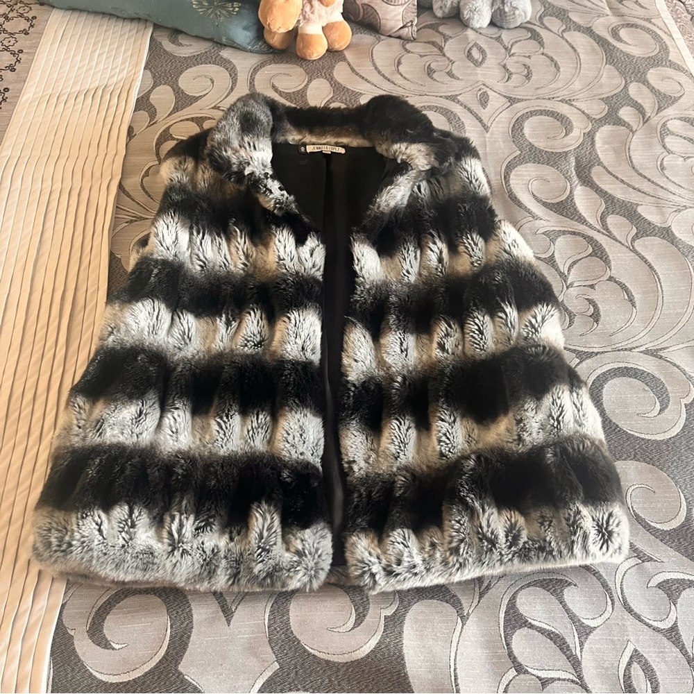 Jennifer Lopez Size L Striped Black and Gray Soft Faux Fur Vest